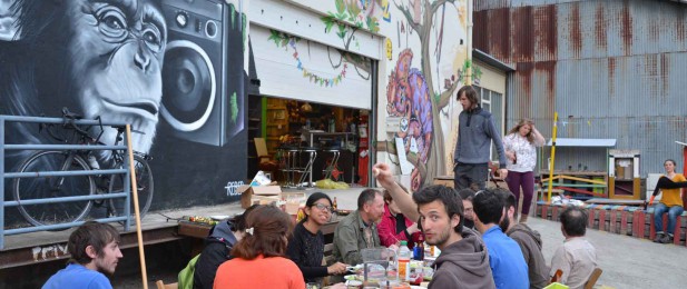 Repas un midi devant la ressourcerie